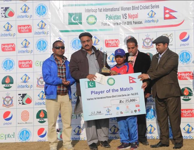 Nepal’s Mankisi receiving 'Player of the Match’ award